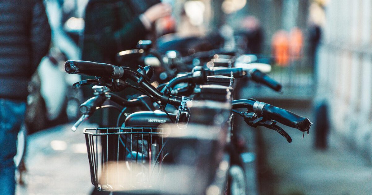 Fahrradständer in einer Straße