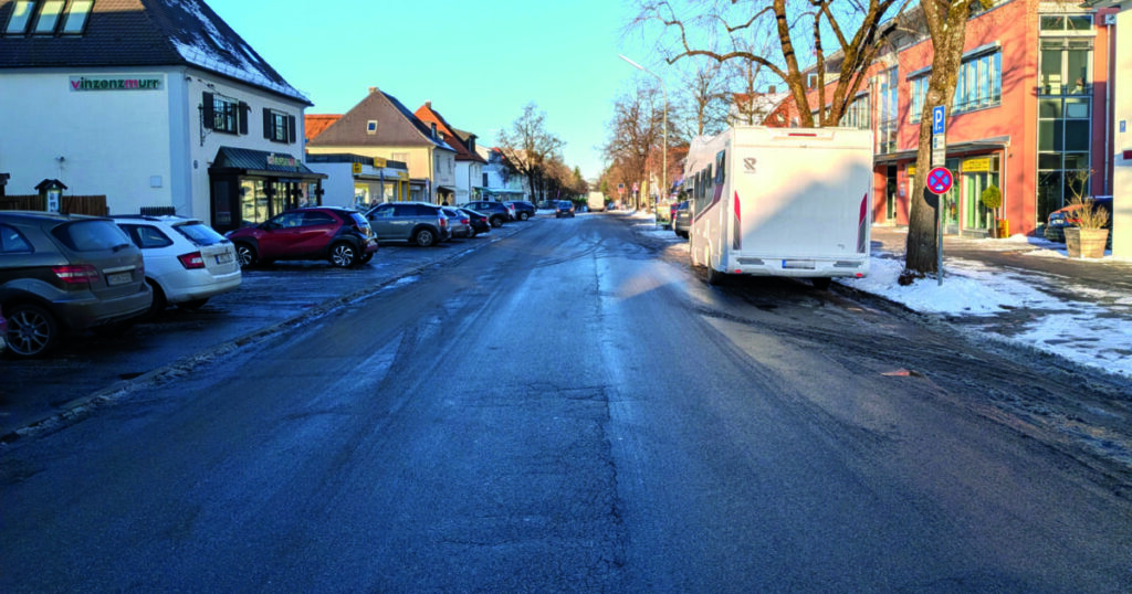 15 Jahre lang keine Sanierung - Risse im Asphalt zeigen: Hier muss bald etwas passieren.